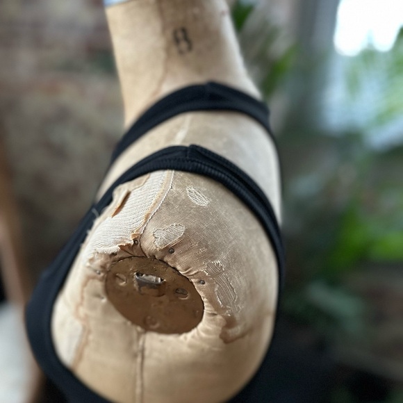 💥SALE💥 New Gorgeous Black bodysuit w/unique neckline. Size Small - Picture 9 of 10